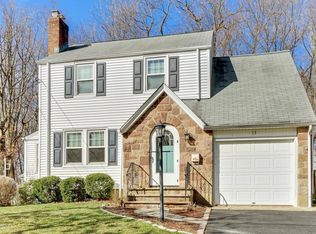 13 Gates Ave, Roseland, NJ 07068