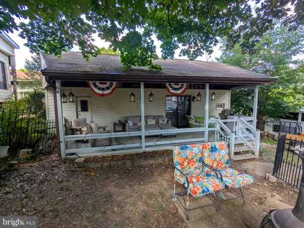 10 Old Faceful Rd, Falling Waters, WV 25419