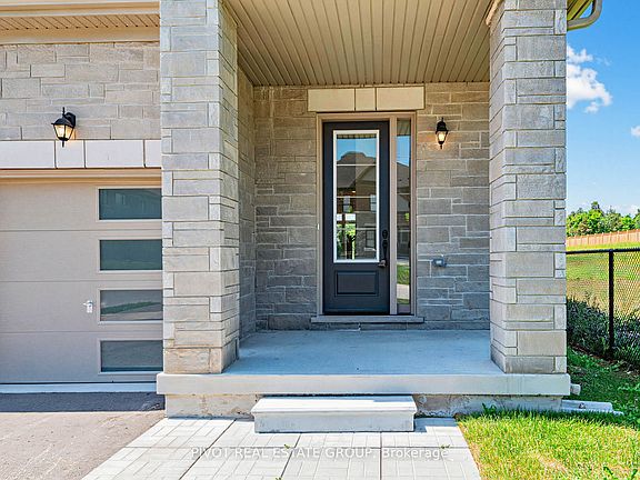 4th image of 52 Calypso Ave