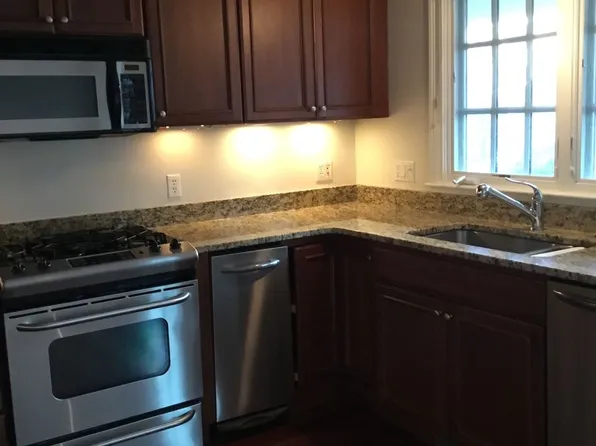 1 Intrepid Cir, Marblehead, MA 01945