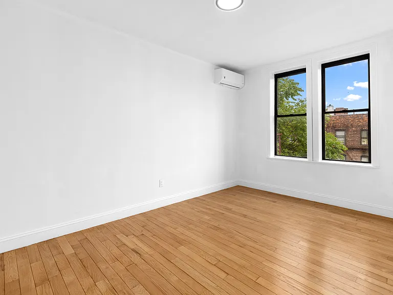 346 Montgomery St #D5 — Photo 2