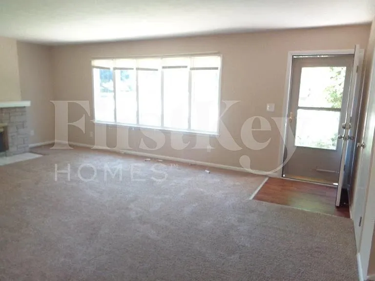 501 Harmony Dr — Photo 9