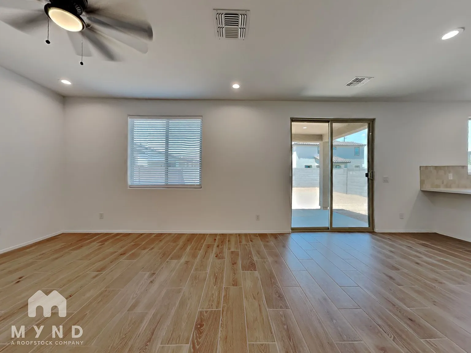 3 bed, 2.5 bath, 1460 sqft, $2,165 — Photo 3