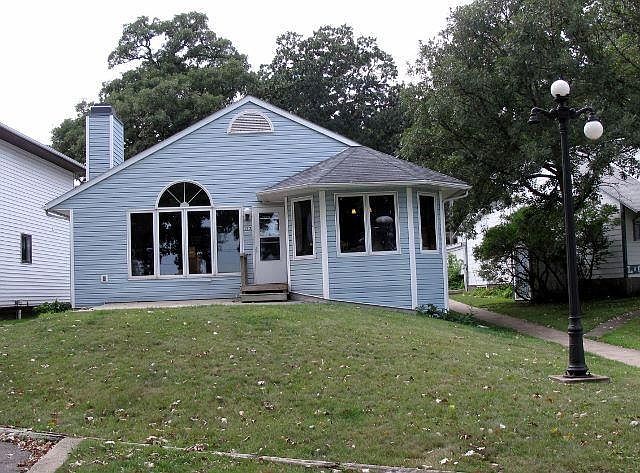 1st image of 117 Monument Dr