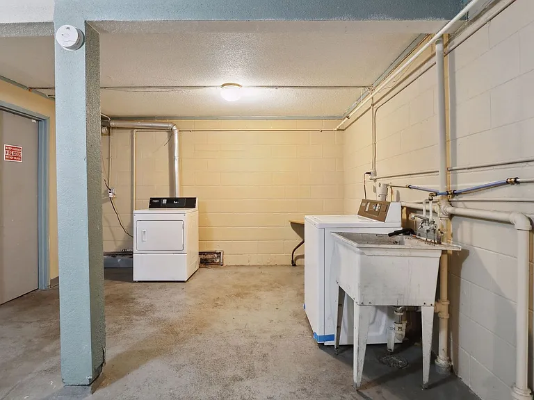 207 Maple Street — Photo 25