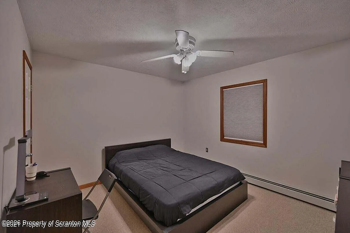 3 bed, 2.0 bath, 1400 sqft, $2,395 — Photo 4