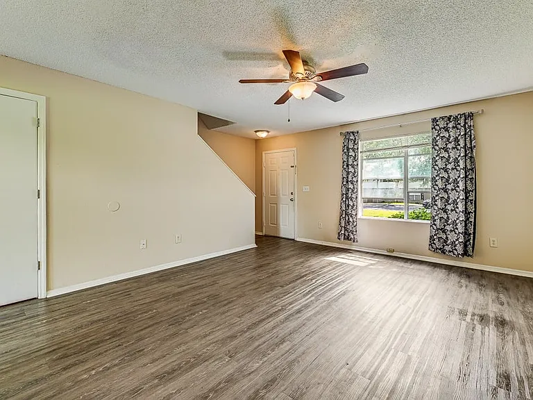 Springwood Townhomes — Photo 20