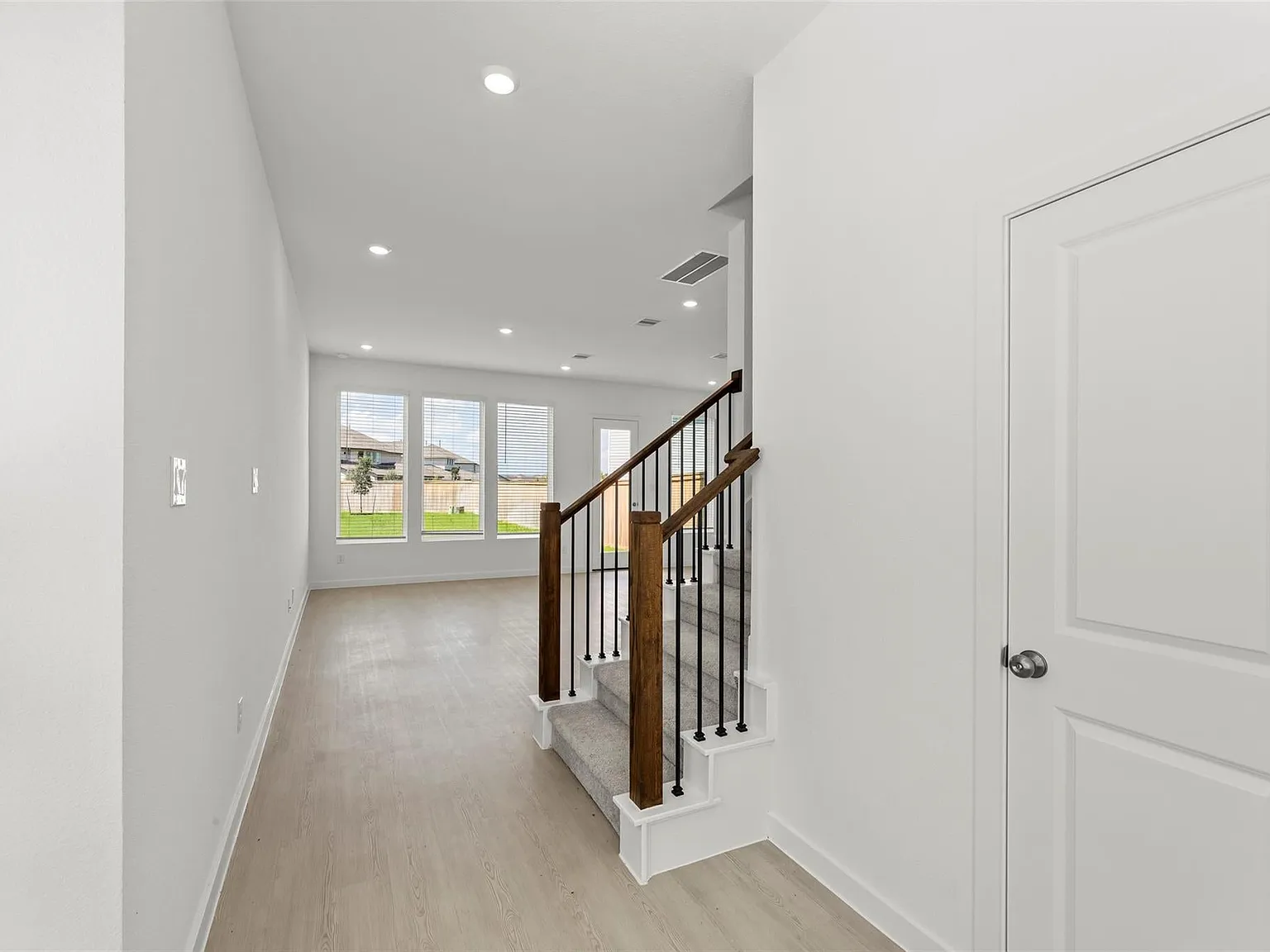 3 bed, 2.5 bath, $2,400 — Photo 2