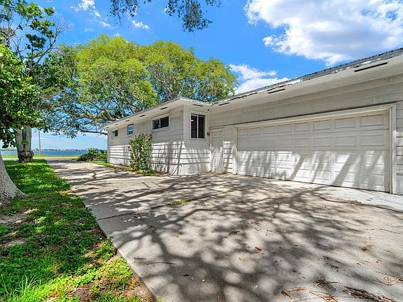 5th image of 1949 Edgewater Dr