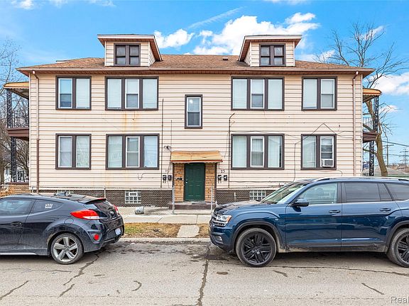 2nd image of 90 Catherine St