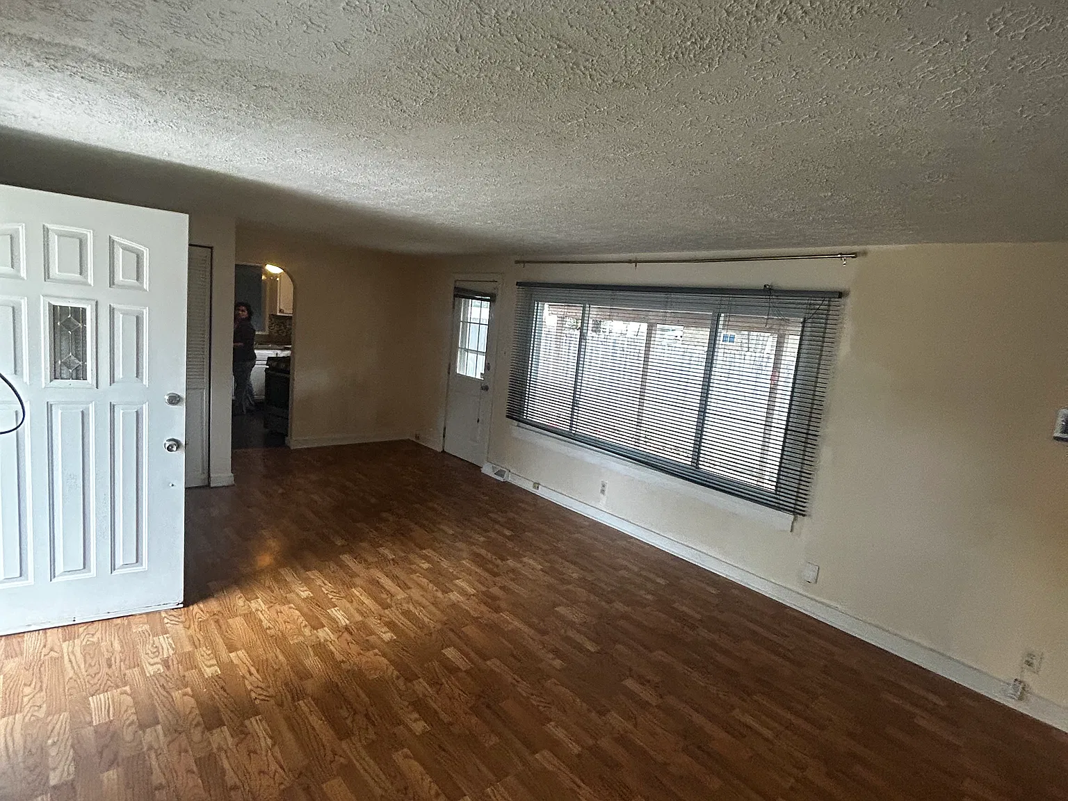 3 bed, 1.5 bath, 1635 sqft, $1,600 — Photo 2
