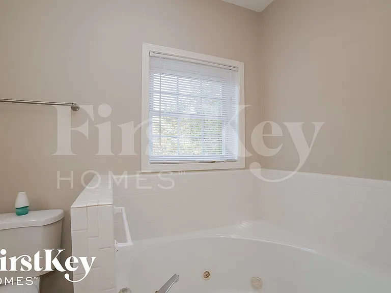 1 White Pines Dr — Photo 10