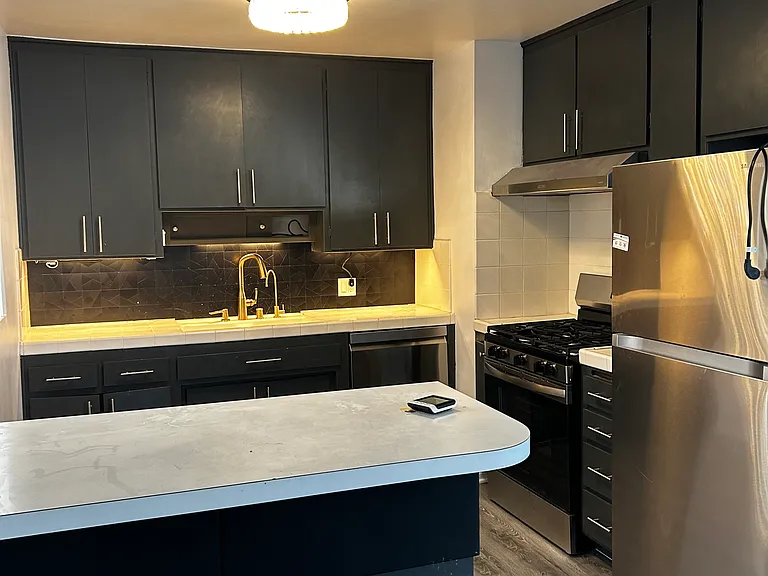 1936 Whitley Ave #201 — Photo 5
