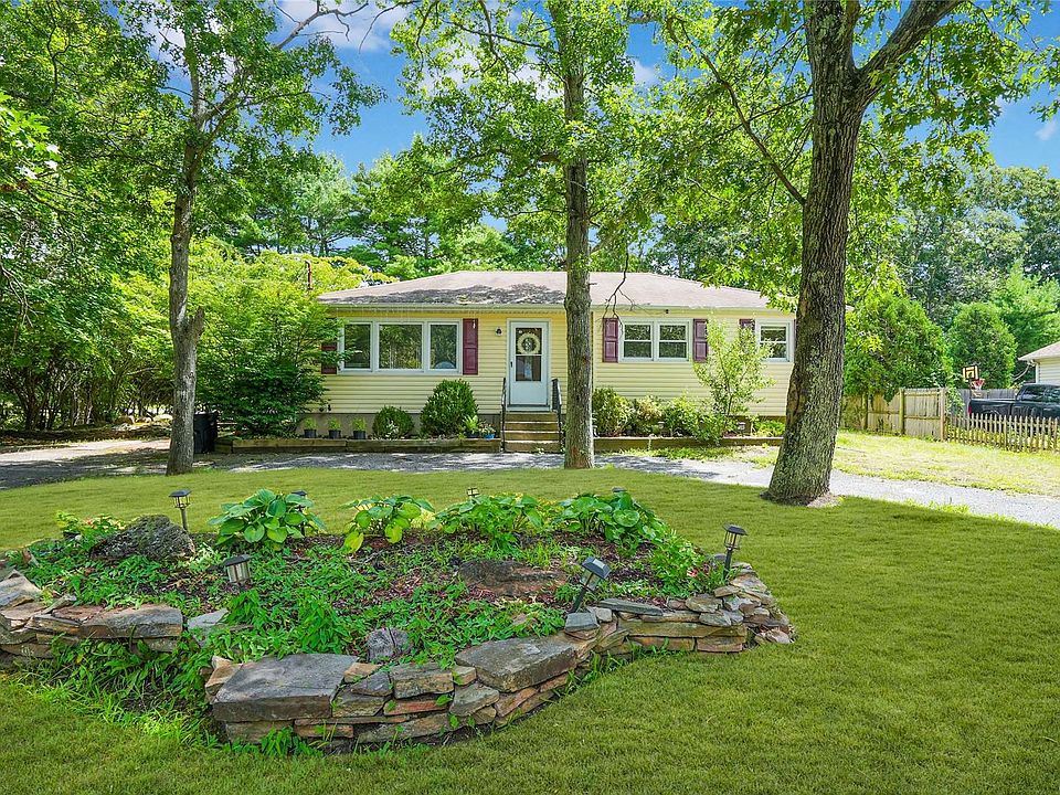 59 Panamoka Trail, Ridge, NY 11961 Zillow