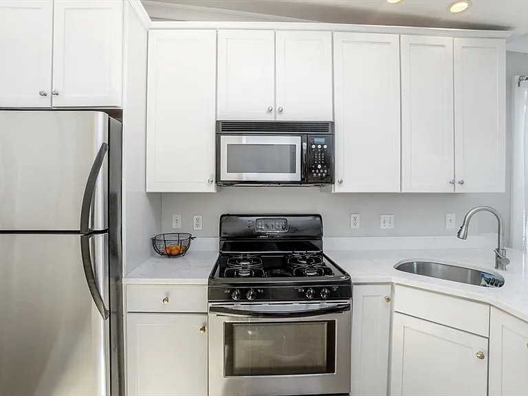 3 Leeds St #3 — Photo 8