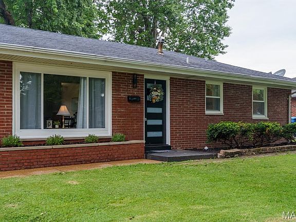 4th image of 41 Riviera Dr