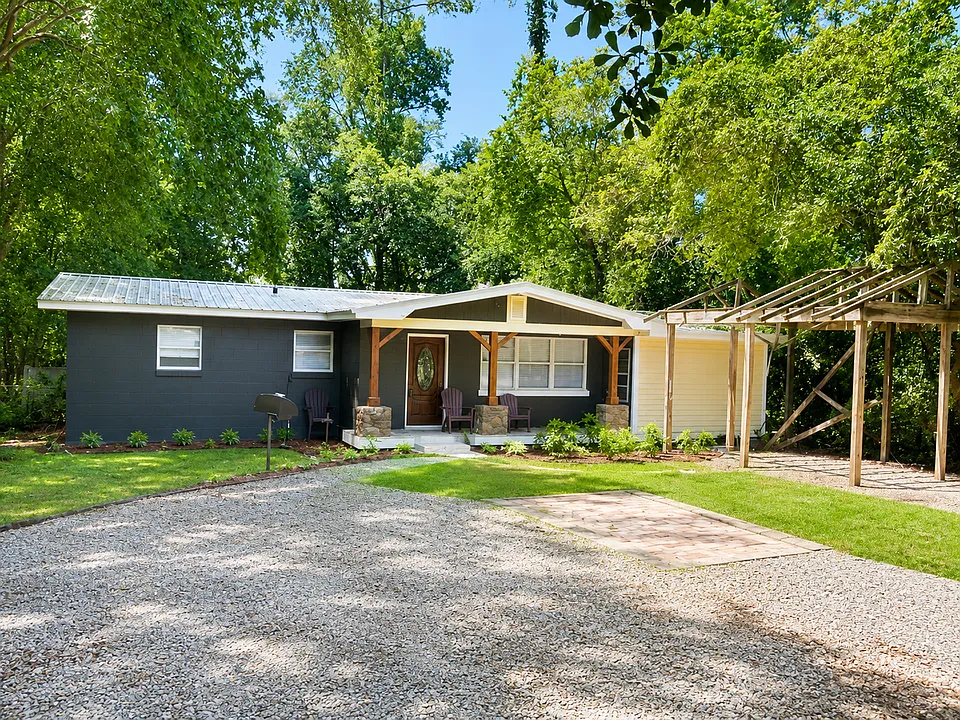 1907 Dahlia Dr