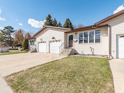 2925 Manitoba Ln, Bismarck, ND, 58503