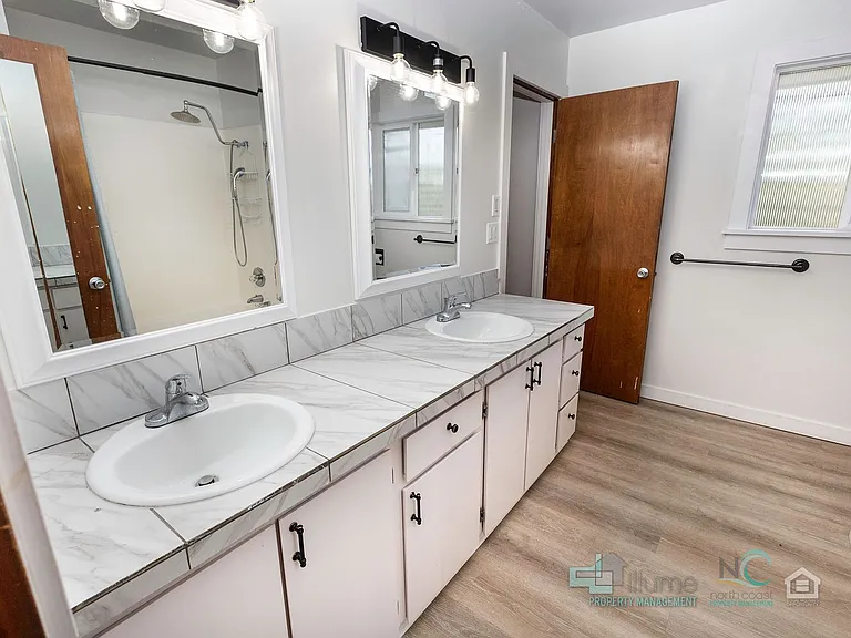 242 Hemlock St — Photo 23