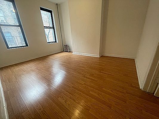 2nd image of 1760 Amsterdam Ave #3A