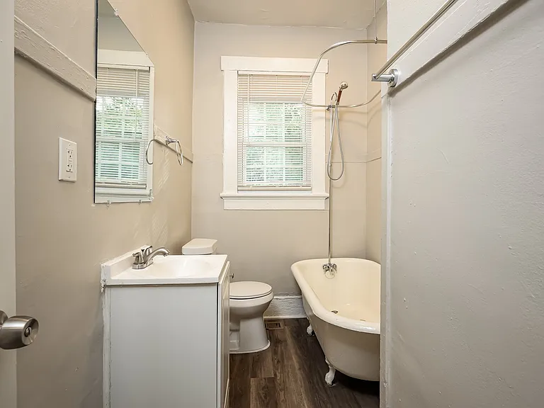 580902_028_bathroom_13557260.jpg