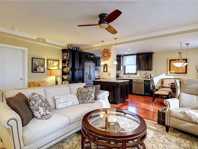 1108 Kanawha Blvd E APT 402, Charleston, WV, 25301