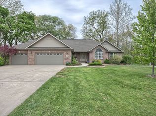 13051 Cherokee Rd, Highland, IL 62249