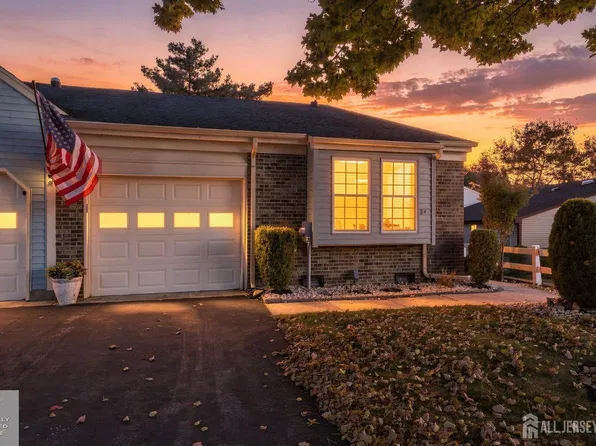 2A John Adams Ct, Monroe Township, NJ 08831