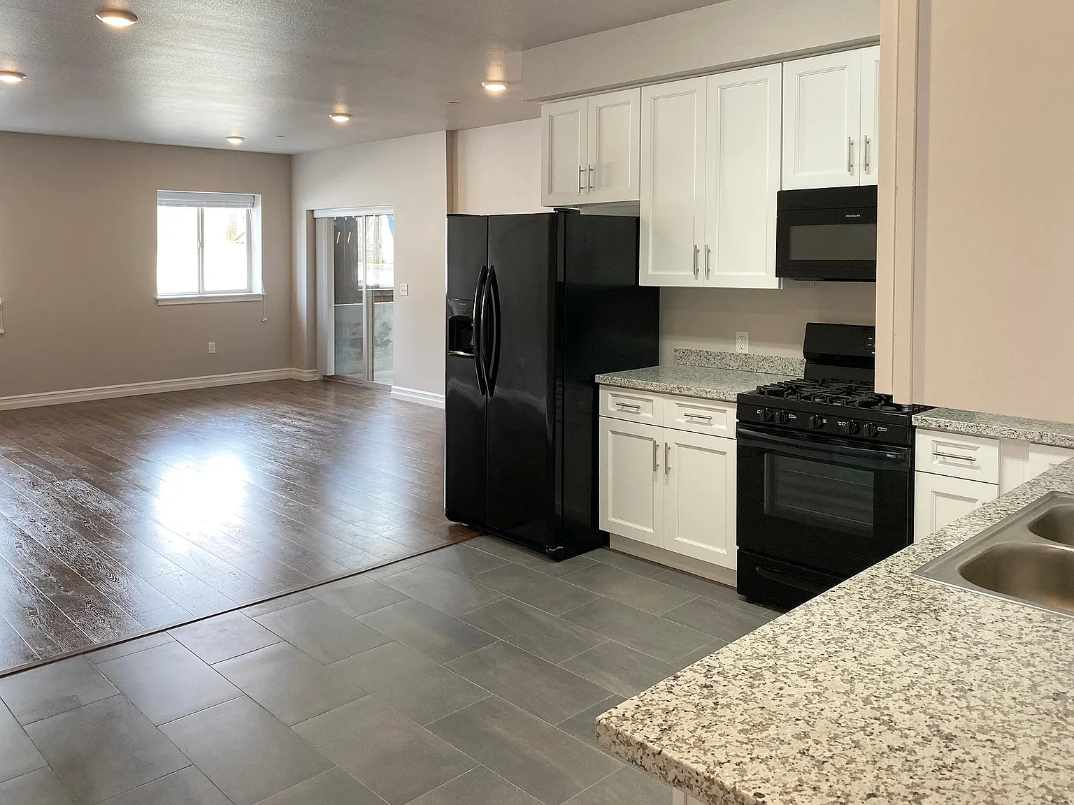 2 bed, 1160 sqft, $1,550 — Photo 4
