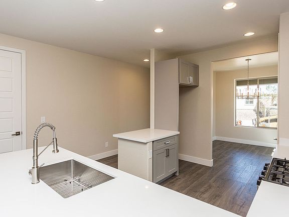 5th image of 1631 Stratford Pl