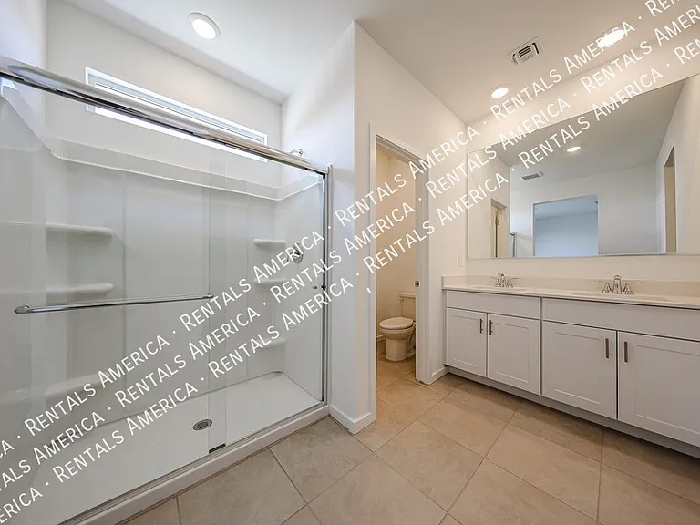 3380 N Camden Dr — Photo 18