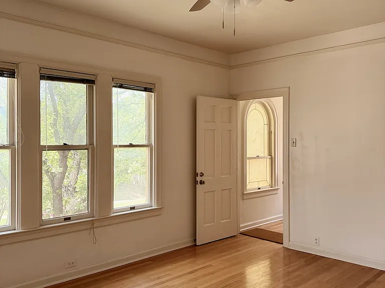 325 E Rosewood Ave — Photo 9