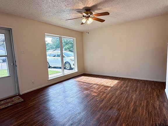 4th image of 206 Hillcreek Dr