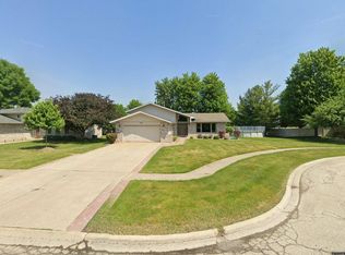905 Armstrong Ln, New Lenox, IL 60451