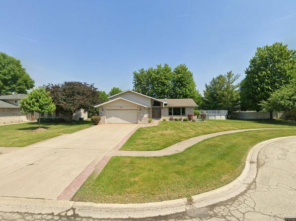 905 Armstrong Ln, New Lenox, IL 60451