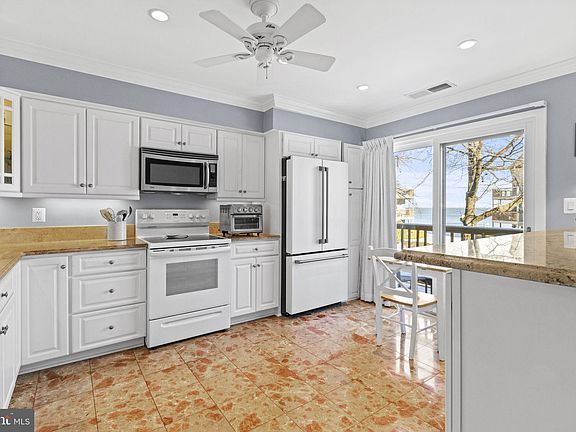 3rd image of 2156 Chesapeake Harbour Dr