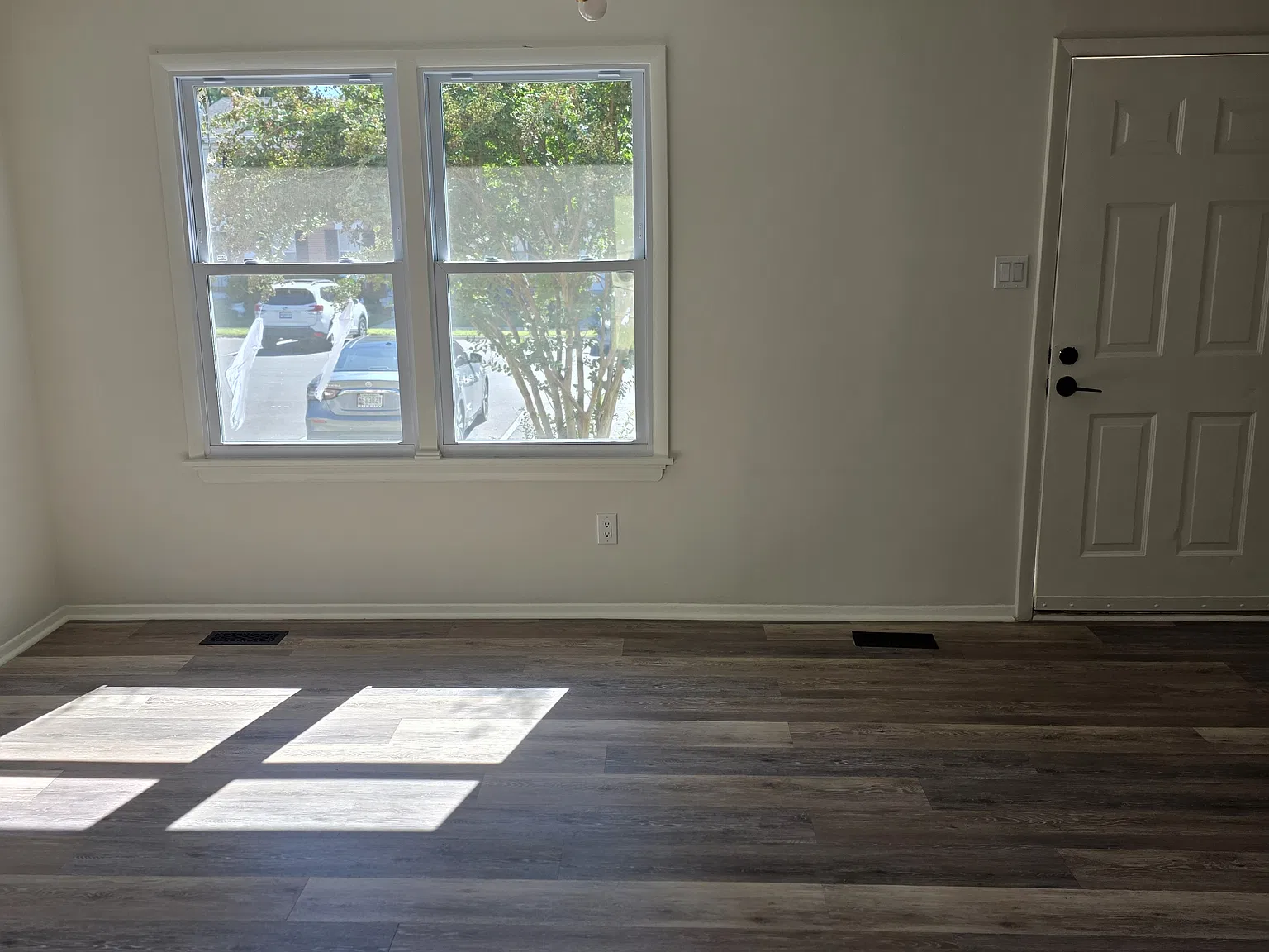 3 bed, 1008 sqft, $1,950 — Photo 3