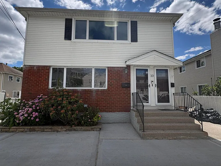 10 Montvale Pl — Photo 1