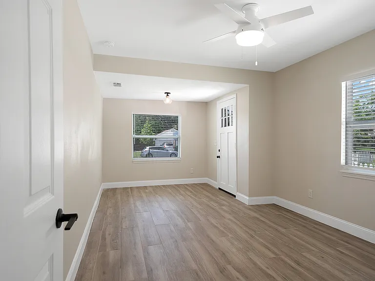 2509 W North B St — Photo 8