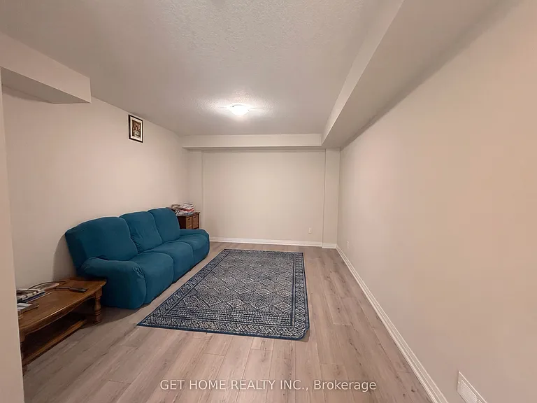 696 Benninger Dr — Photo 10