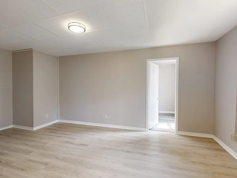 2550 Elyria Ave — Photo 35