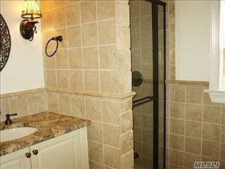 3rd image of 43 Chestnut Cir