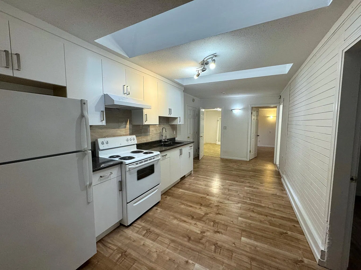 3 bed, 900 sqft, $1,750 — Photo 2