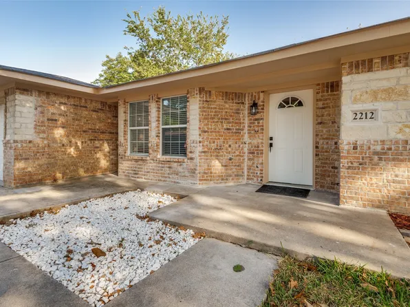 2212 Piedmont St, Irving, TX 75061