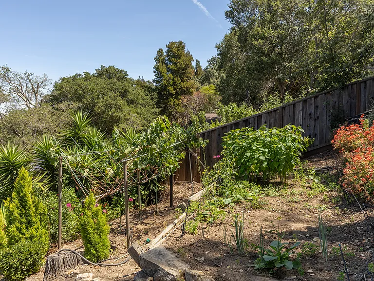 977 Continental Dr — Photo 74
