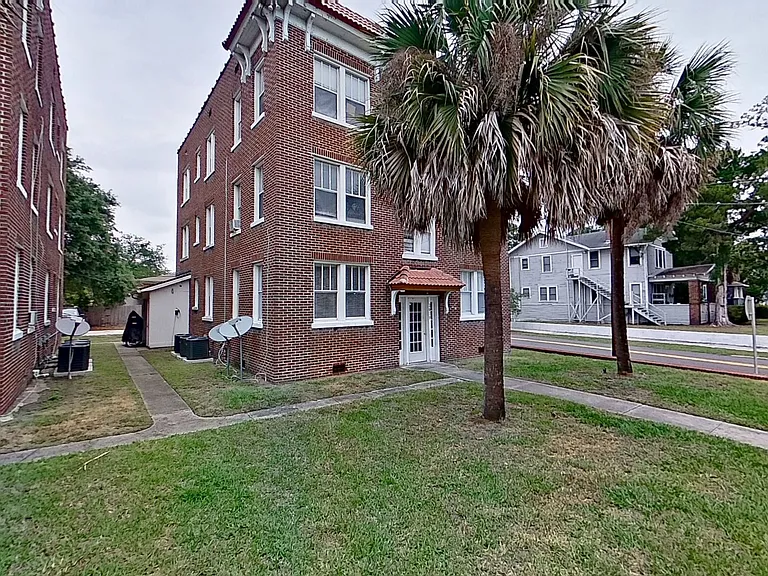2619 College St — Photo 3