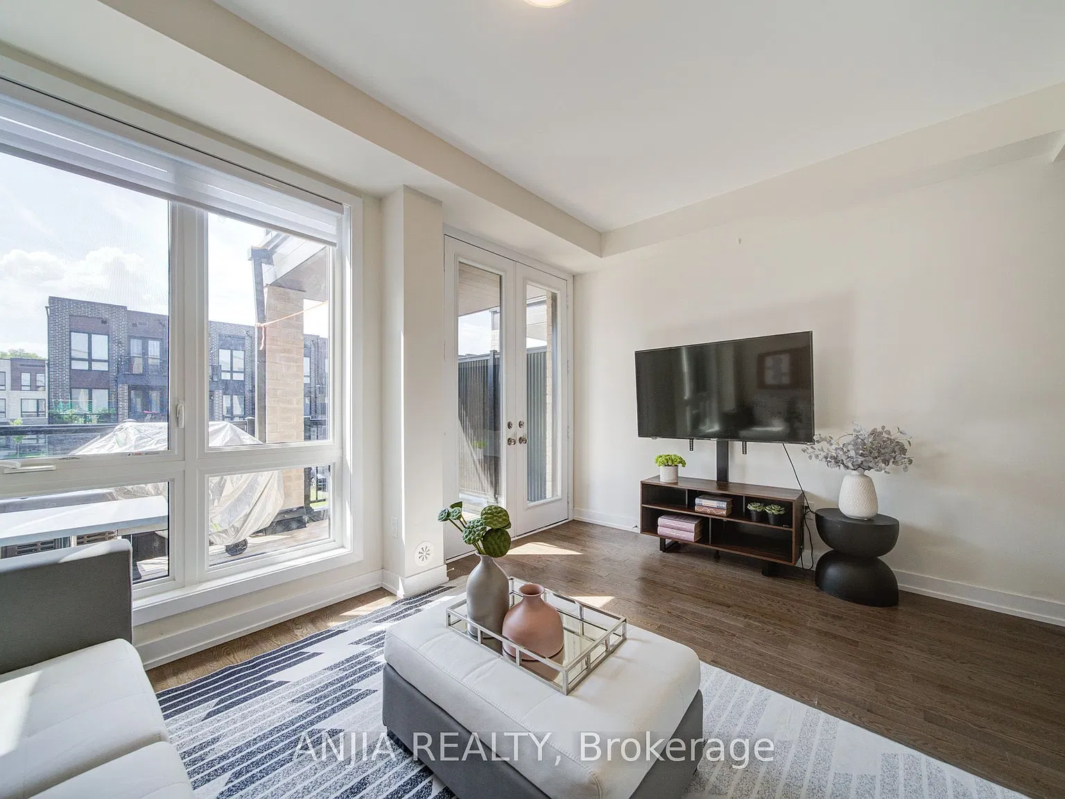 4 bed, $3,000 — Photo 2