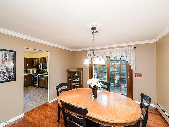 5th image of 26 Green Hill Dr