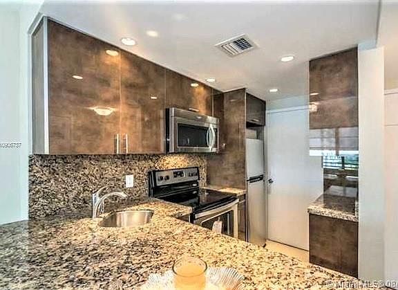5th image of 2899 Collins Ave APT 908