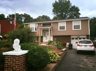 828 Mount Hood Dr, Pittsburgh, PA 15239